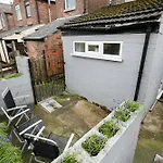 Unique 2Br House - Free Parking And Stunning Living Room